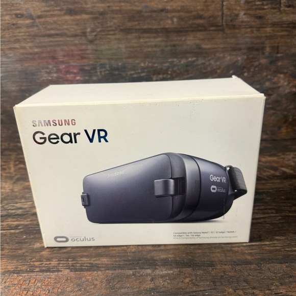 Samsung Black Gear VR Smartphone VR Headset with Ergonomic Design - Picture 1 of 7